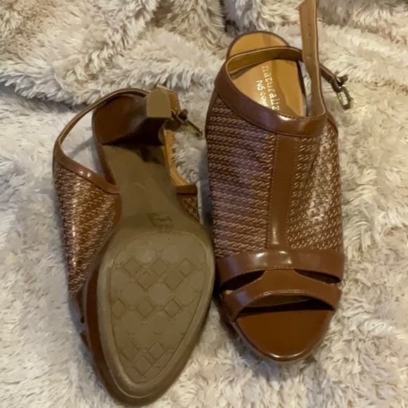 Naturalizer - Picture 3 of 4